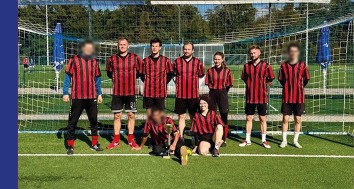 Fußballteam des Vereins für Jugendhilfe Karlsruhe nach dem Turniersieg beim Wohnungslosen-Cup 2025 im Wildpark